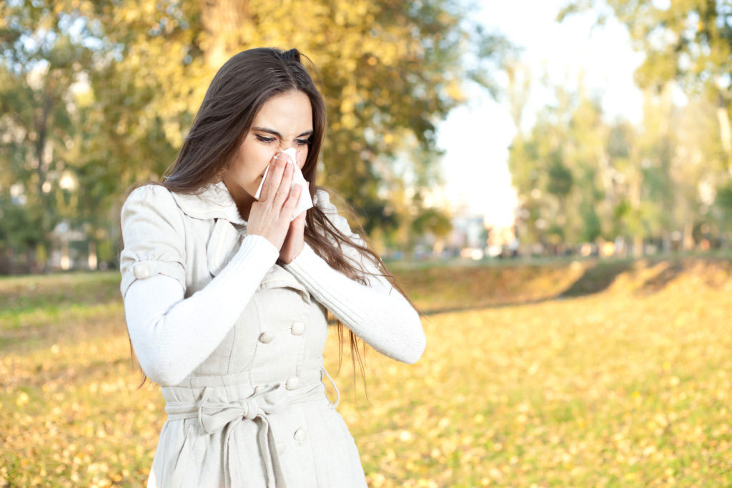 Φθινοπωρινές αλλεργίες και αλλεργική ρινίτιδα: πώς εμφανίζονται και τι πρέπει να κάνετε για να τις αντιμετωπίσετε